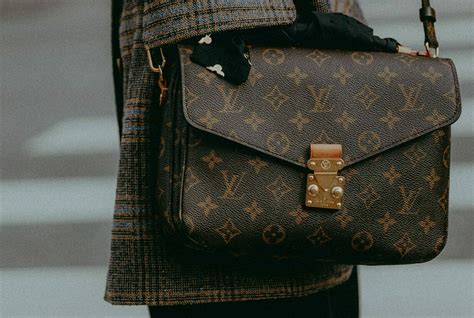 Een nep Louis Vuitton tas herkennen .